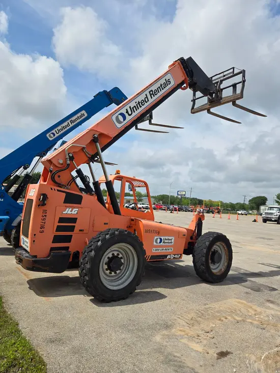 2017 SKYTRAK 6042 Forklift