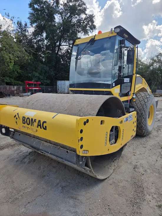 2021 BOMAG BW211D-5 Single Drum Roller
