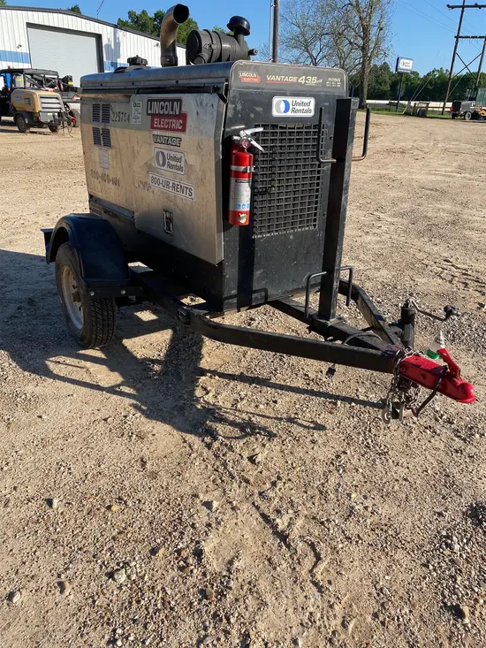 2019 Lincoln Electric VANTAGE 435 Welder