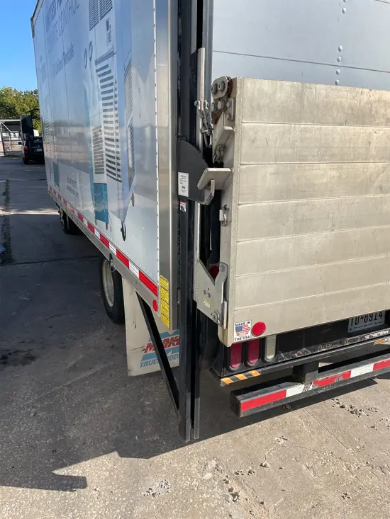 2016 ISUZU NPRREGD4X2