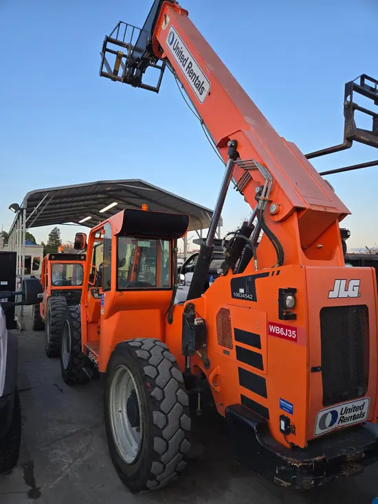 2017 SKYTRAK 6042 Forklift