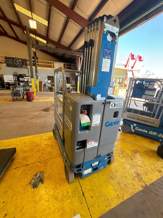 2018 Genie GR-20 Self-Propelled One-Person Lift
