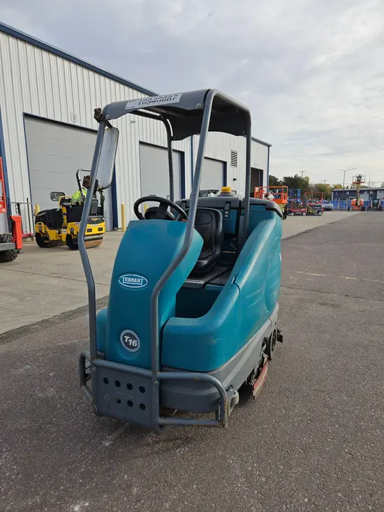 2019 Tennant T-16 Sweeper