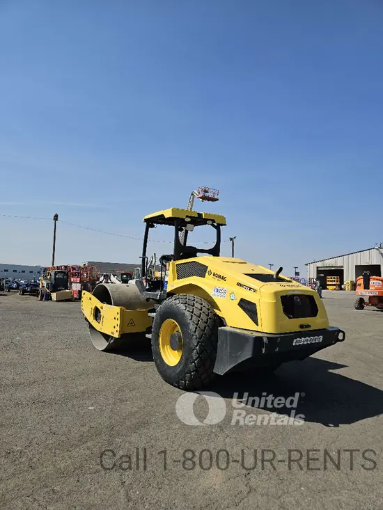 2021 BOMAG BW211D-5 Single Drum Roller