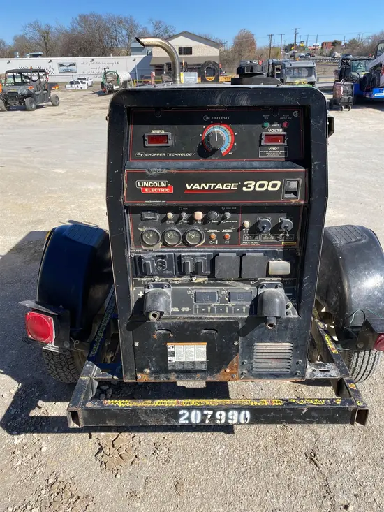 2019 Lincoln Electric VANTAGE 435 Welder