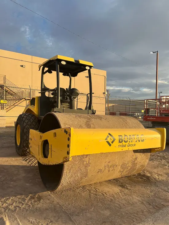 2018 BOMAG BW211D-5 Single Drum Roller