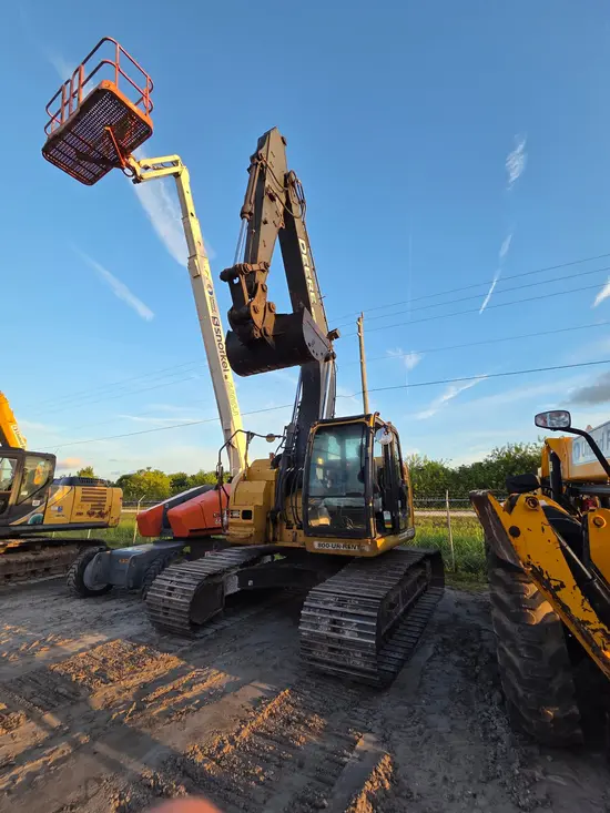 2019 John Deere 245G LC Excavator