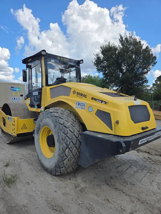 2021 BOMAG BW211D-5 Single Drum Roller