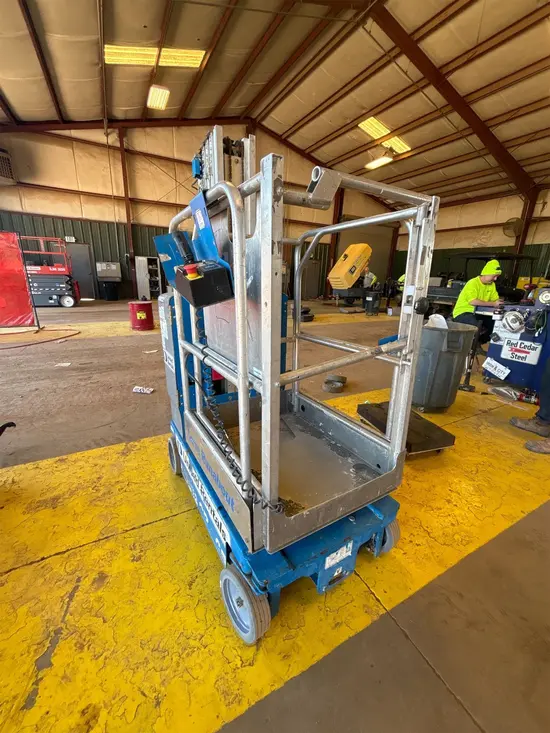 2018 Genie GR-20 Self-Propelled One-Person Lift