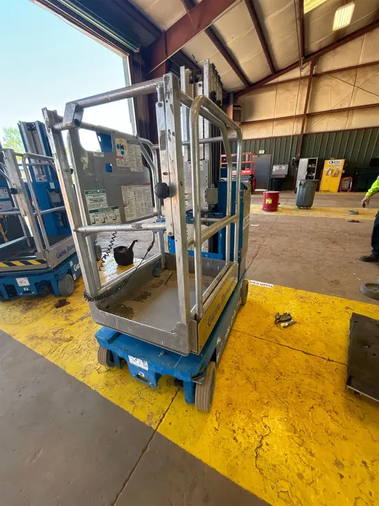 2018 Genie GR-20 Self-Propelled One-Person Lift