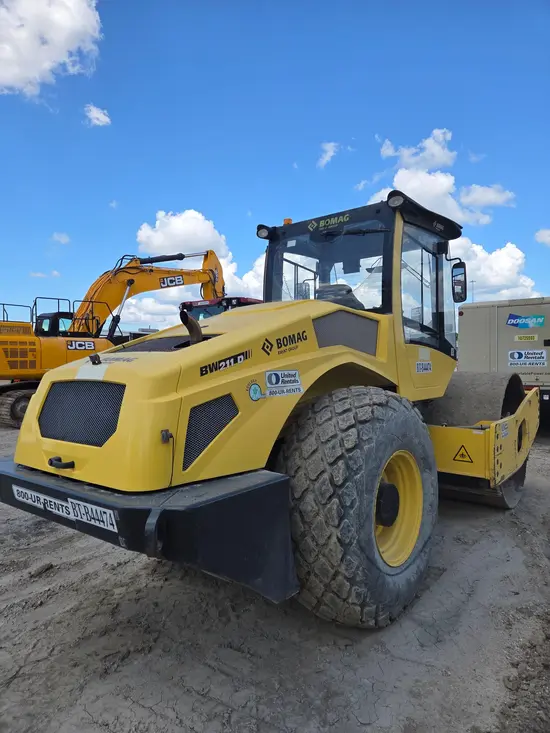 2021 BOMAG BW211D-5 Single Drum Roller
