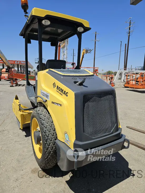 2021 BOMAG BW124DH-3 Single Drum Roller