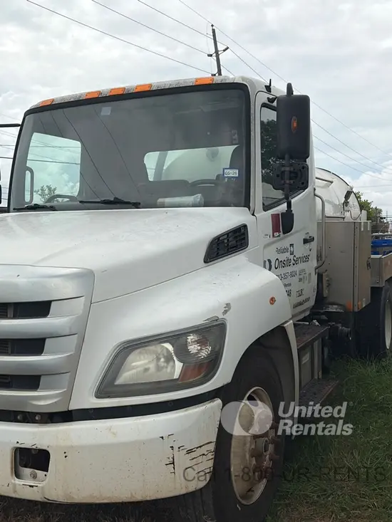 2019 HINO 268DCD4X2