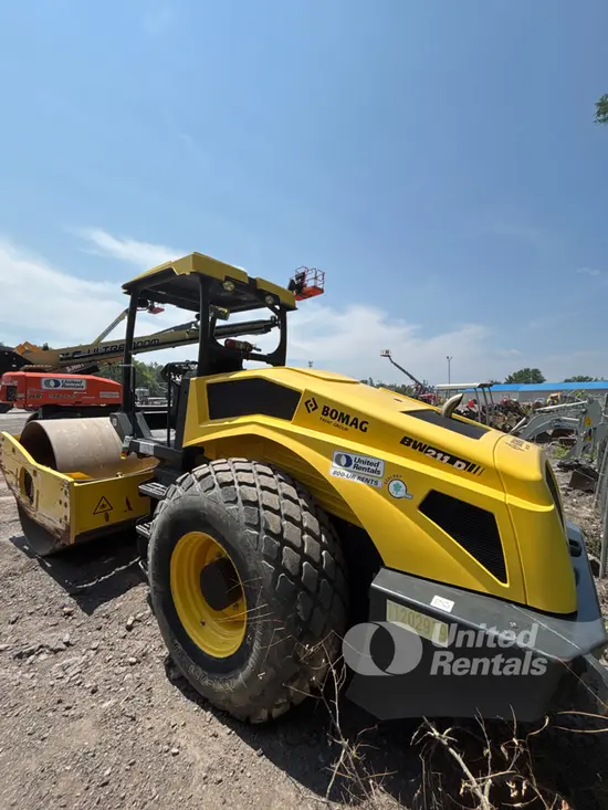 2021 BOMAG BW211D-5 Single Drum Roller