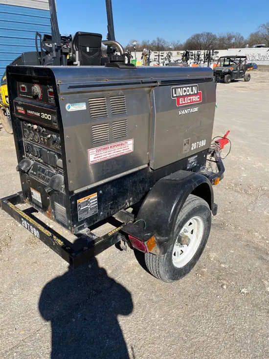 2019 Lincoln Electric VANTAGE 435 Welder