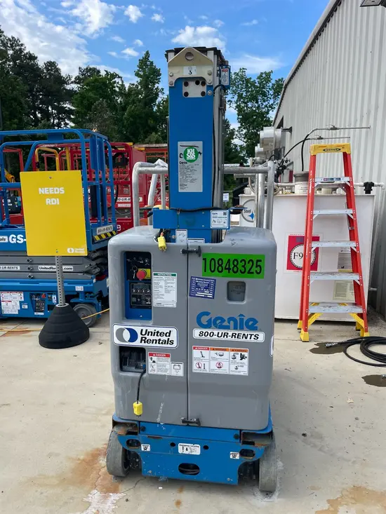 2018 Genie GR-20 Self-Propelled One-Person Lift