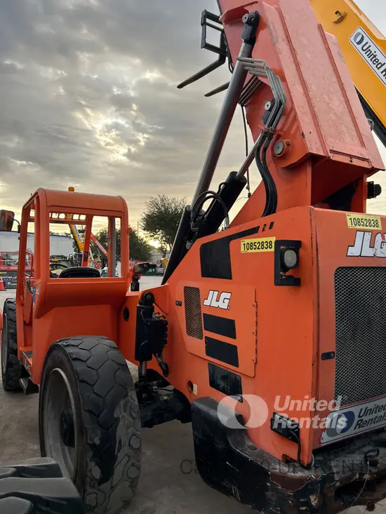 2018 SKYTRAK 8042 Forklift