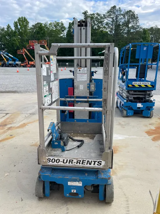 2018 Genie GR-20 Self-Propelled One-Person Lift