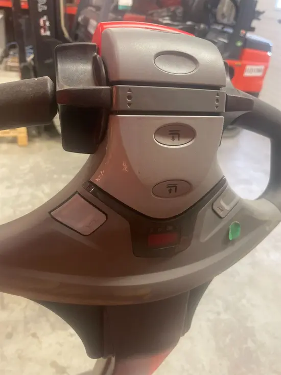 2022 Toyota 8HBW23 Jack