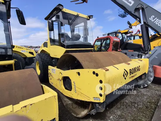 2021 BOMAG BW211D-5 Single Drum Roller