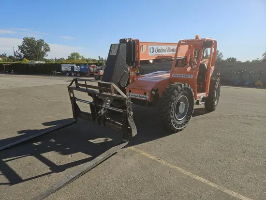 2017 SKYTRAK 6042 Forklift