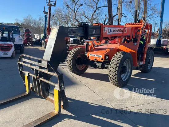 2018 SKYTRAK 8042 Forklift