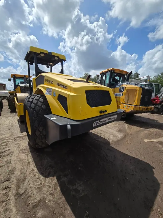 2021 BOMAG BW211D-5 Single Drum Roller