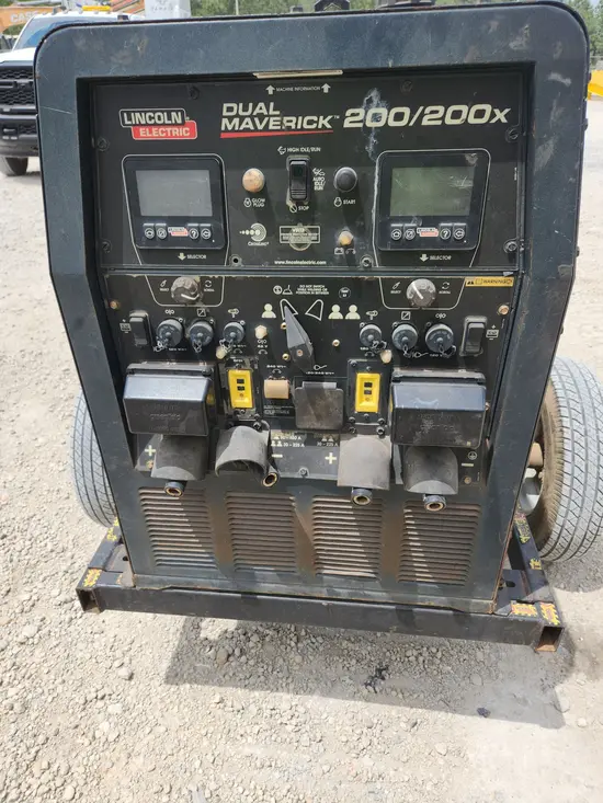 2020 Lincoln Electric DUAL MAVERICK Welder