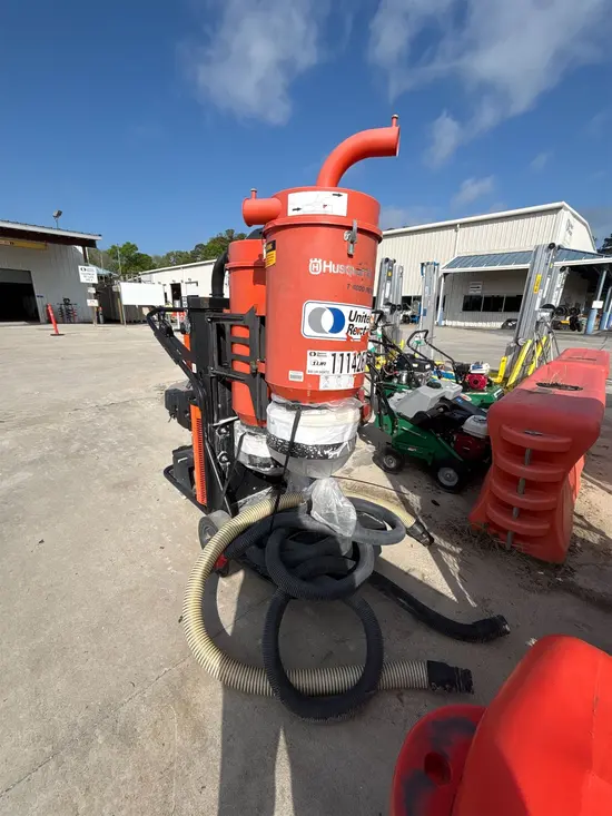 2021 Husqvarna T4000P Vacuum