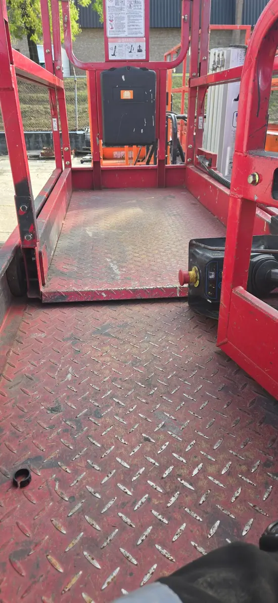 2018 MEC 2632SE Scissor Lift