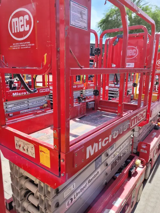 2017 MEC MICRO 19 Scissor Lift