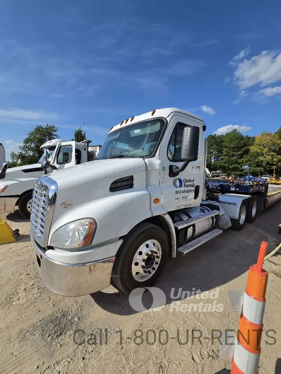 2020 Freightliner CA113DCD6X4