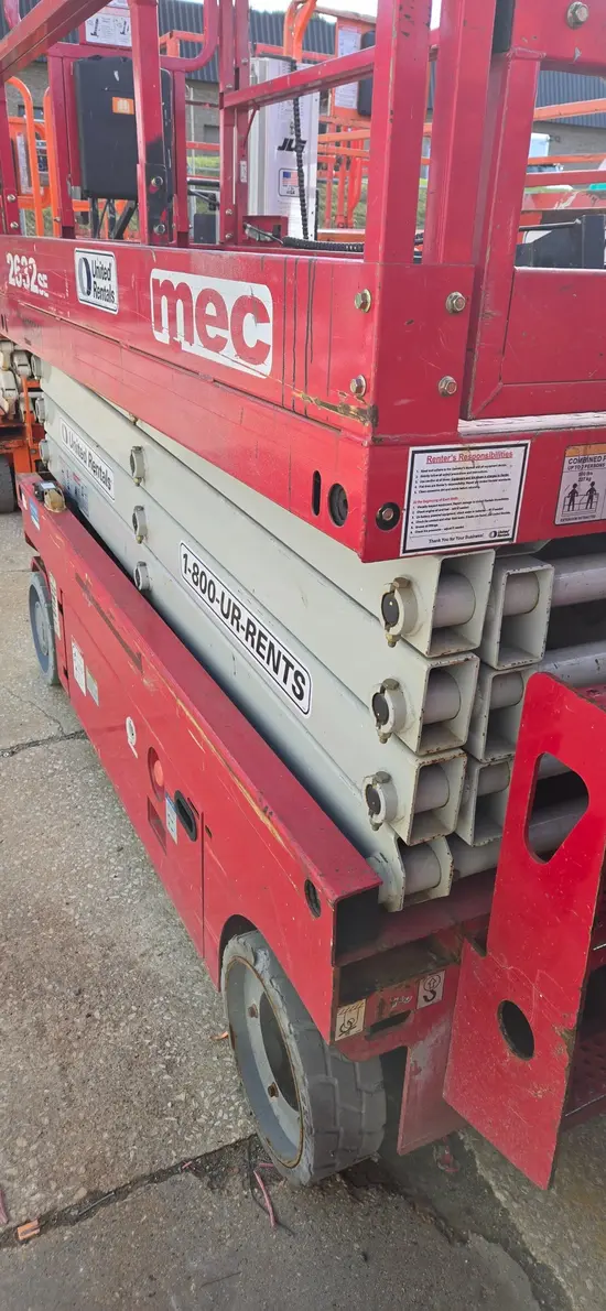 2018 MEC 2632SE Scissor Lift