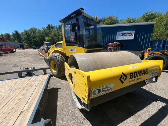 2021 BOMAG BW211D-5 Single Drum Roller