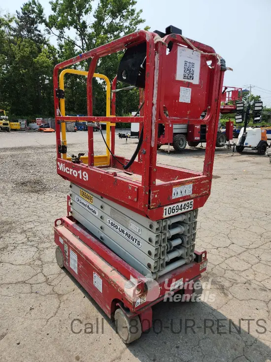 2017 MEC MICRO 19 Scissor Lift