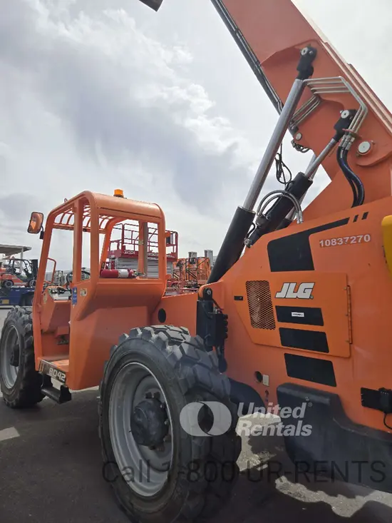 2018 SKYTRAK 8042 Forklift