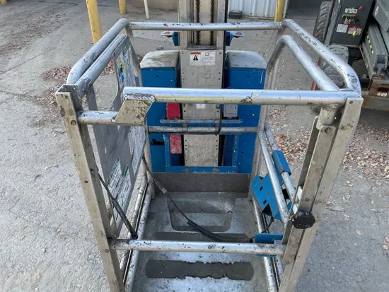 2018 Genie GR-20 Self-Propelled One-Person Lift
