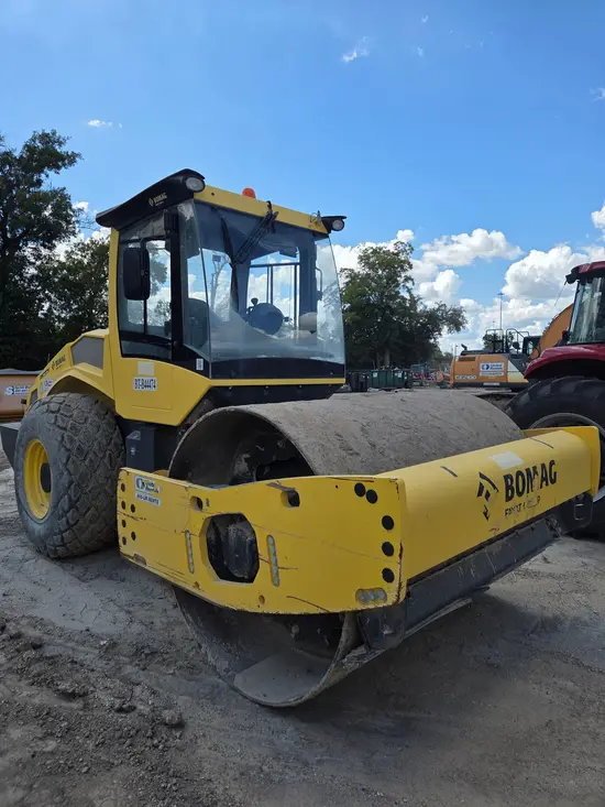 2021 BOMAG BW211D-5 Single Drum Roller