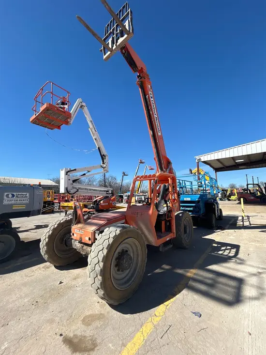 2014 SKYTRAK 8042 Forklift