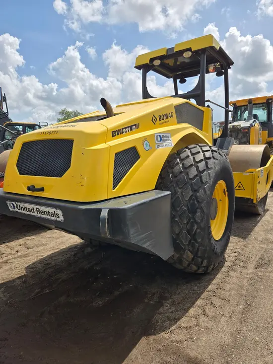 2021 BOMAG BW211D-5 Single Drum Roller