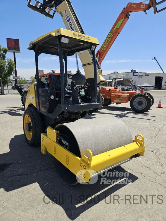 2021 BOMAG BW124DH-3 Single Drum Roller