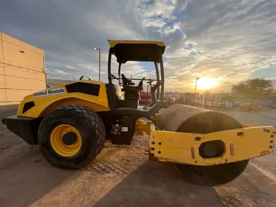 2018 BOMAG BW211D-5 Single Drum Roller