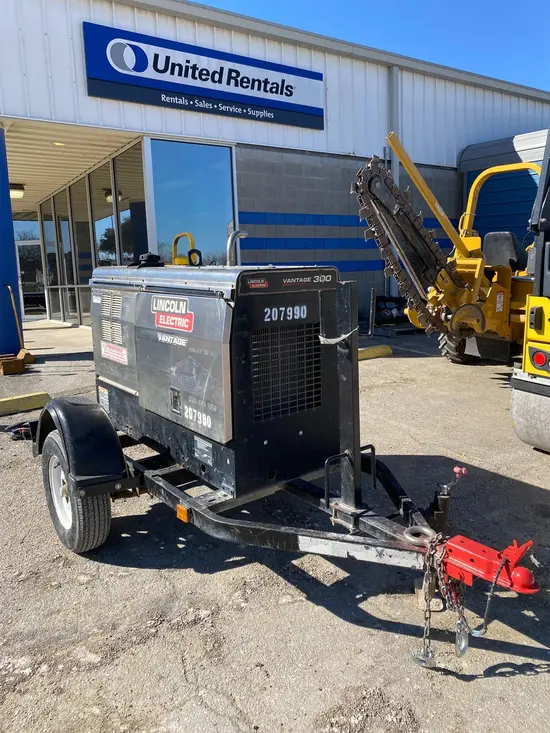 2019 Lincoln Electric VANTAGE 435 Welder