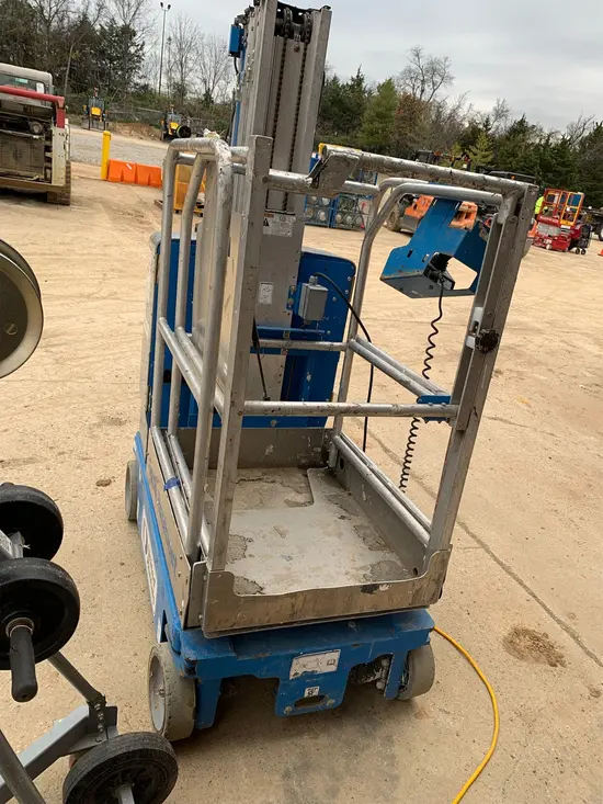 2018 Genie GR-20 Self-Propelled One-Person Lift