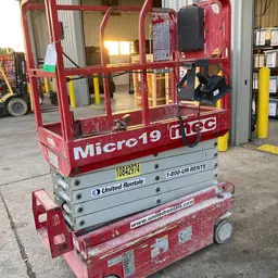 2018 MEC MICRO 19 Scissor Lift