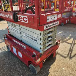 2018 MEC MICRO 19 Scissor Lift