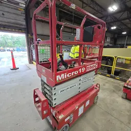 2019 MEC MICRO 19 Scissor Lift
