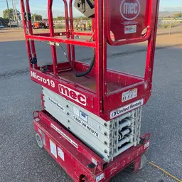 2018 MEC MICRO 19 Scissor Lift
