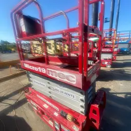 2018 MEC MICRO 19 Scissor Lift
