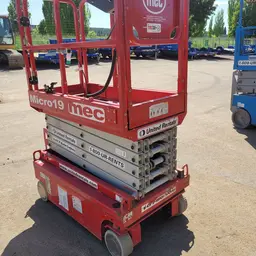 2018 MEC MICRO 19 Scissor Lift